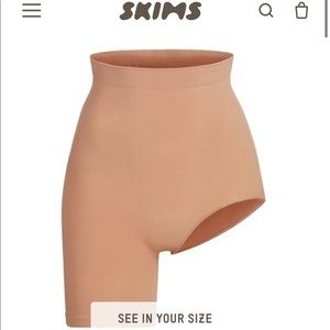 Skims women’s solution short #1